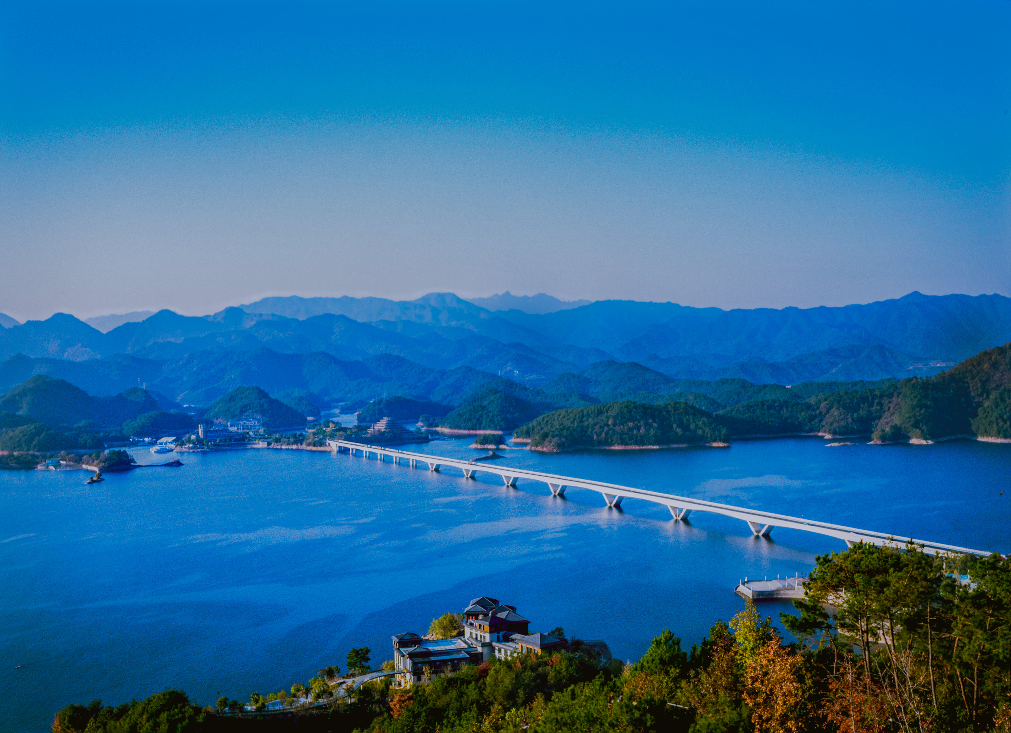 湖桥望岳